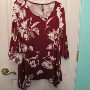 White Mark Flowing 3/4 sleeve top with 2 pockets.  burgandy white  Large